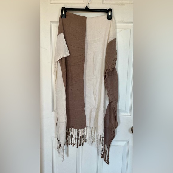 Cream & Tan Scarf - Picture 1 of 8